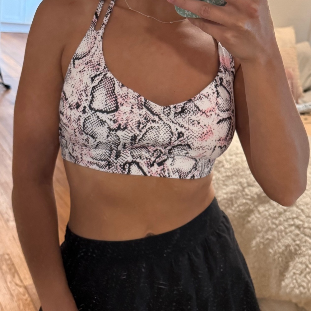 Chic Snakeskin Print Sports Bra